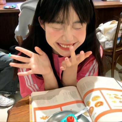 当红小花新恋情浮出水面，三天三夜内幕曝光，公司火速否认